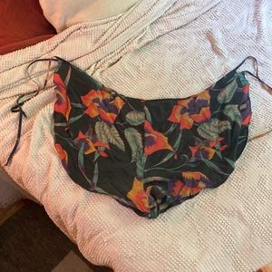 Vintage high waisted shorts. Tie @ sides or can tie around waist. Tropical print
